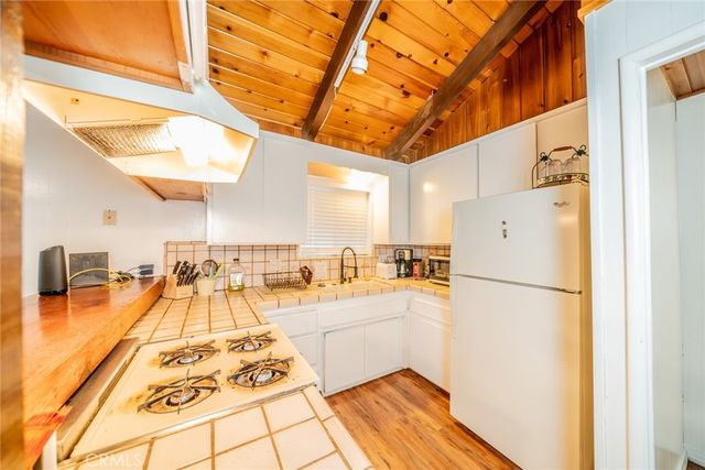 25123 Valle Drive, Crestline, CA 92325