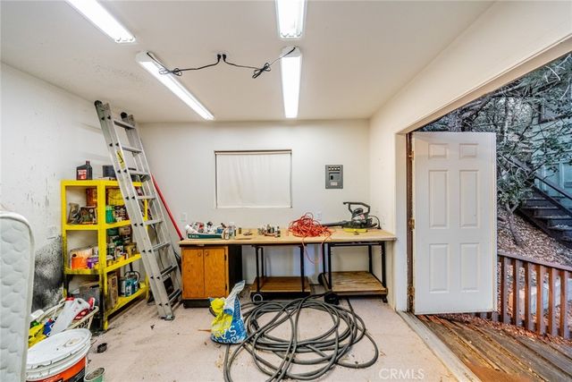 25123 Valle Drive, Crestline, CA 92325