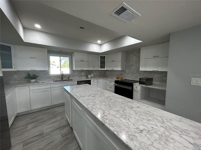 6370 CONNIEWOOD SQUARE, New Port Richey, FL 34653