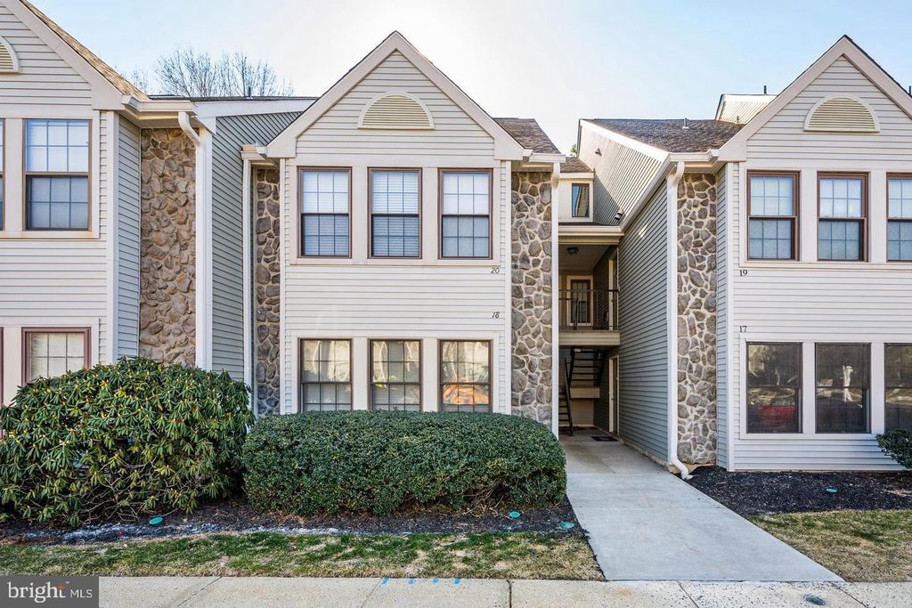 18 PROVINCETOWN DR, Marlton, NJ 08053
