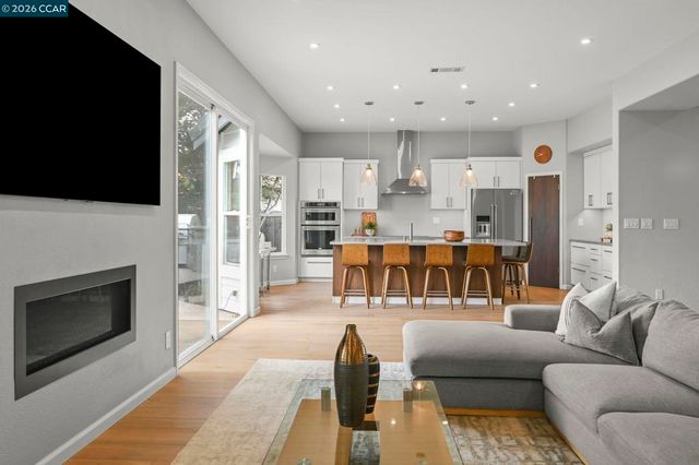 1161 Torrey Pines Pl, Clayton, CA 94517