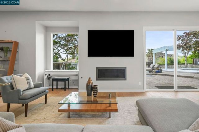 1161 Torrey Pines Pl, Clayton, CA 94517