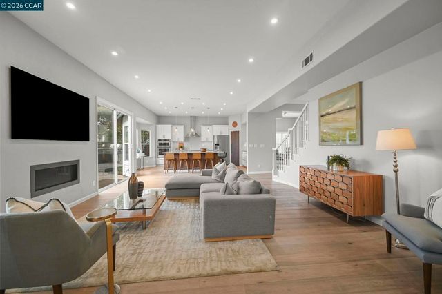 1161 Torrey Pines Pl, Clayton, CA 94517