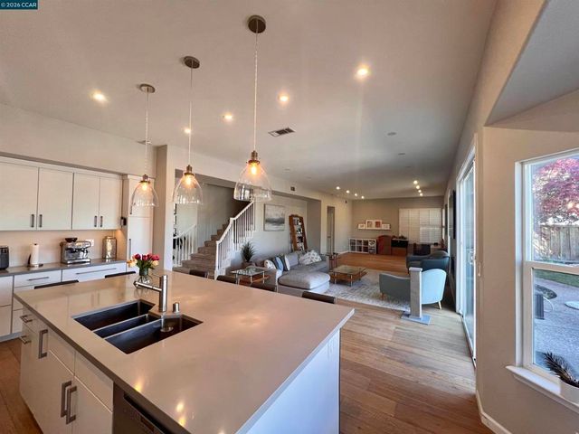 1161 Torrey Pines Pl, Clayton, CA 94517