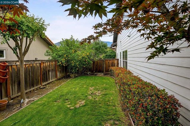 1161 Torrey Pines Pl, Clayton, CA 94517