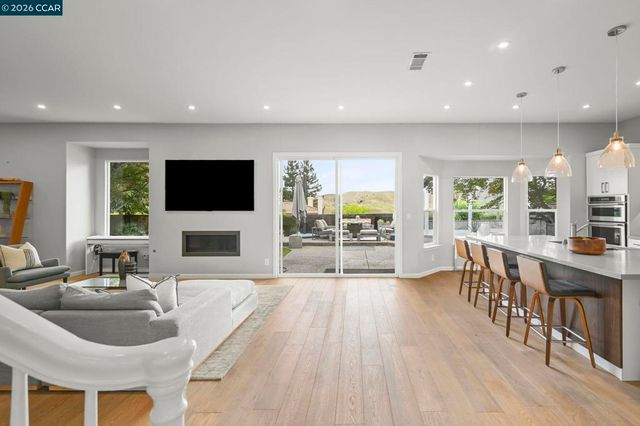 1161 Torrey Pines Pl, Clayton, CA 94517