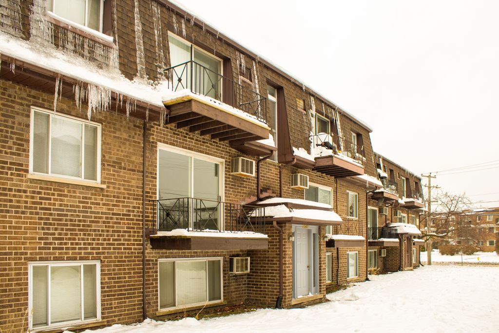 10457 Dearlove Road 1A, Glenview, IL 60025