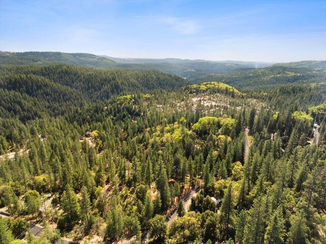 12399 Pawnee Trl, Nevada City, CA 95959