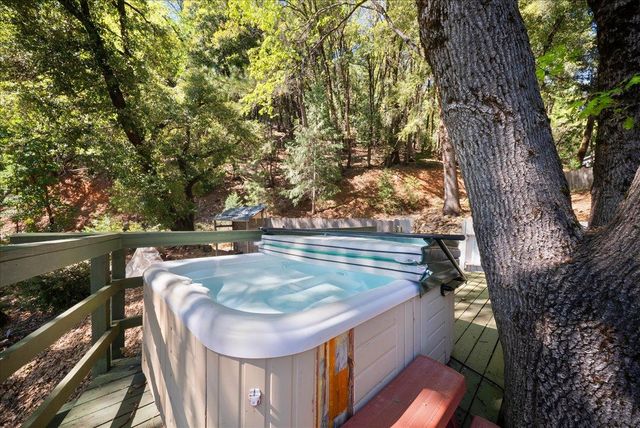 12399 Pawnee Trl, Nevada City, CA 95959