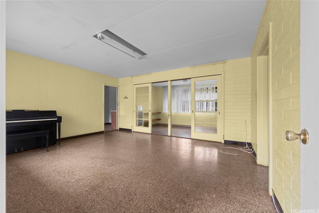 256 Kuliouou Road, Honolulu, HI 96821