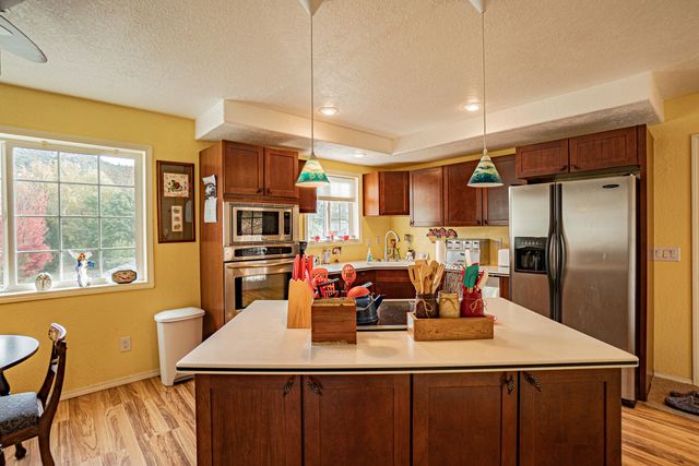 344 Rene Drive, Shady Cove, OR 97539