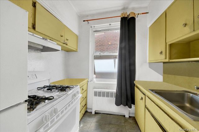 932 Neill Avenue, Bronx, NY 10462