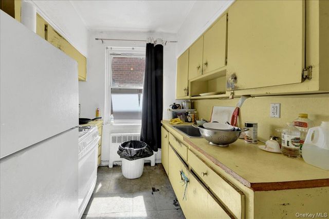 932 Neill Avenue, Bronx, NY 10462