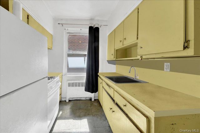 932 Neill Avenue, Bronx, NY 10462