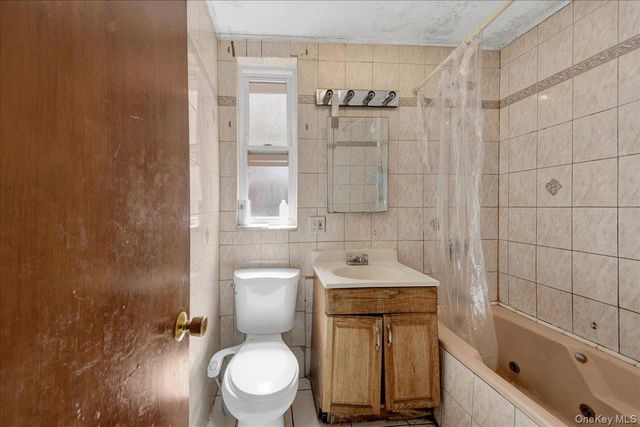 932 Neill Avenue, Bronx, NY 10462