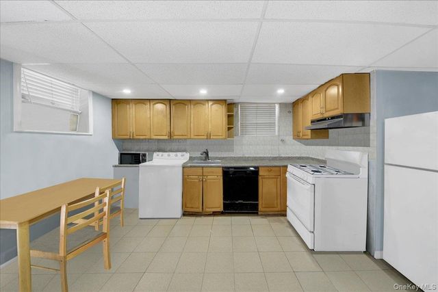 932 Neill Avenue, Bronx, NY 10462