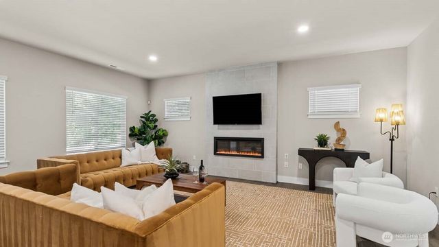 9230 NE 186th Place, Bothell, WA 98011