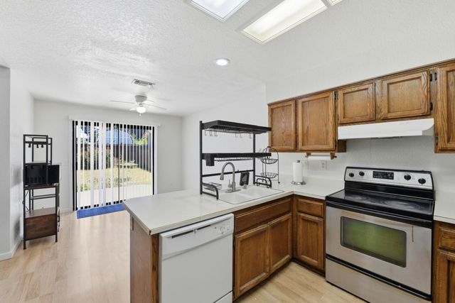 8467 Carlin Ave, Sacramento, CA 95823
