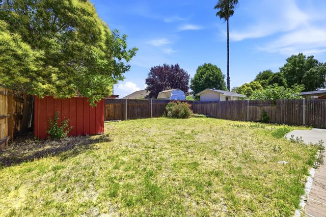 8467 Carlin Ave, Sacramento, CA 95823