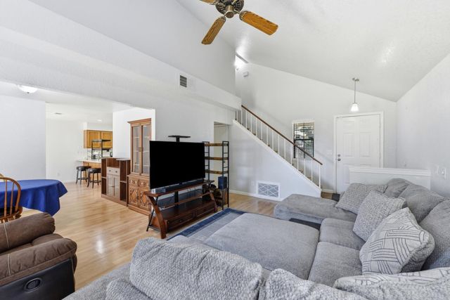 8467 Carlin Ave, Sacramento, CA 95823