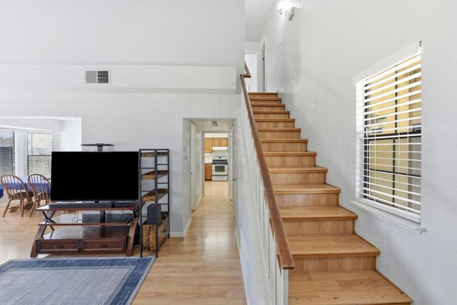 8467 Carlin Ave, Sacramento, CA 95823