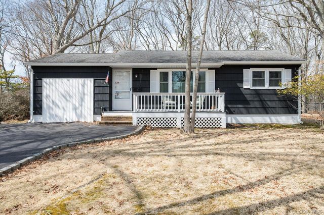 18 Maple Avenue, Bellport, NY 11713