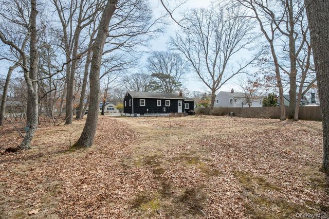 18 Maple Avenue, Bellport, NY 11713