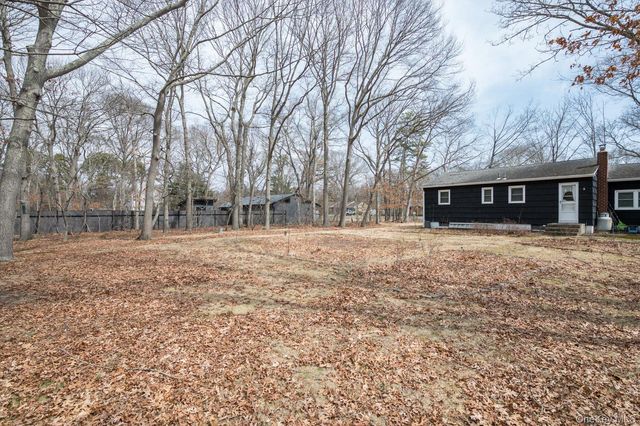 18 Maple Avenue, Bellport, NY 11713