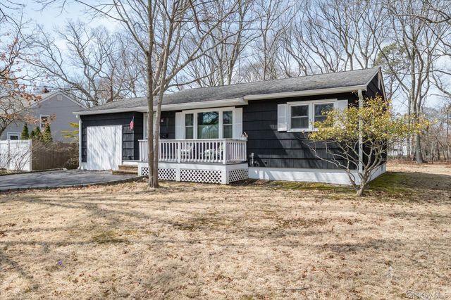 18 Maple Avenue, Bellport, NY 11713