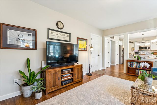 6624 Fairway Point Drive, Charlotte, NC 28269