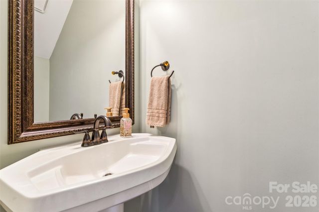 6624 Fairway Point Drive, Charlotte, NC 28269