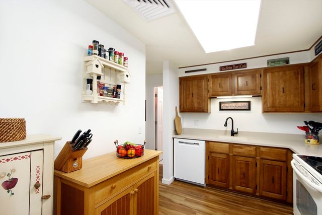 42 Old Colony Way 6, Orleans, MA 02653