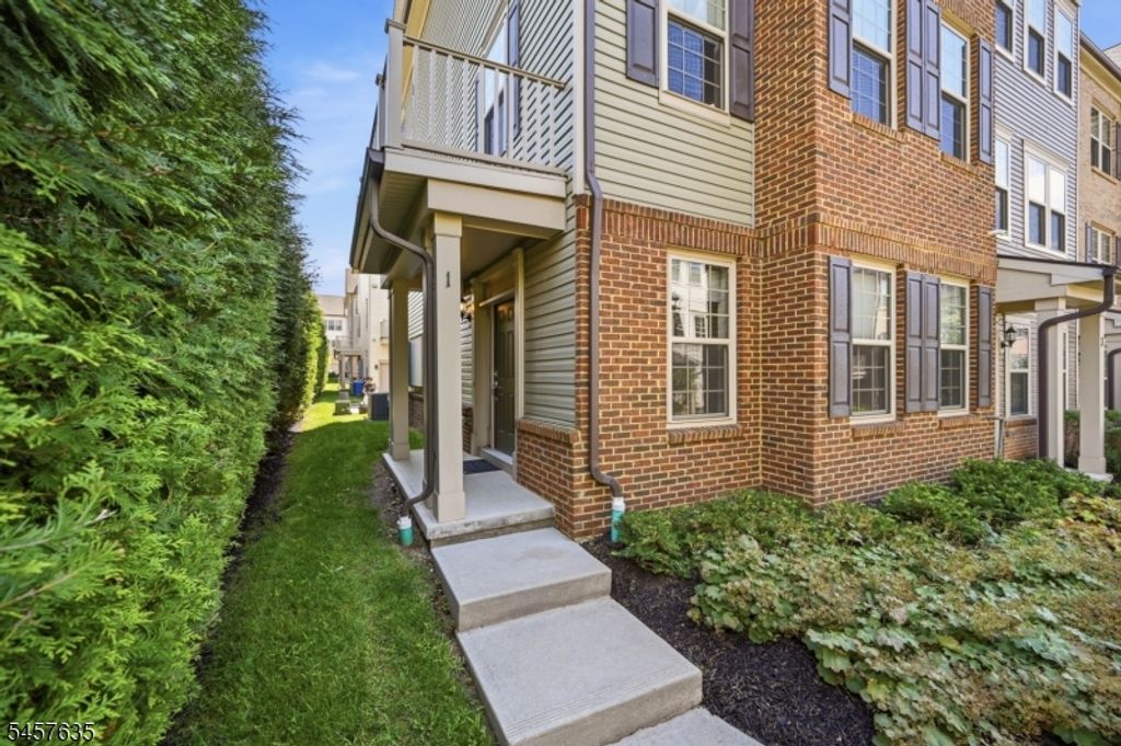1 Braeburn Ct, Livingston Twp., NJ 07039 — photo 2