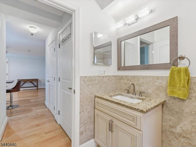 70 S Munn Ave 413, East Orange City, NJ 07018