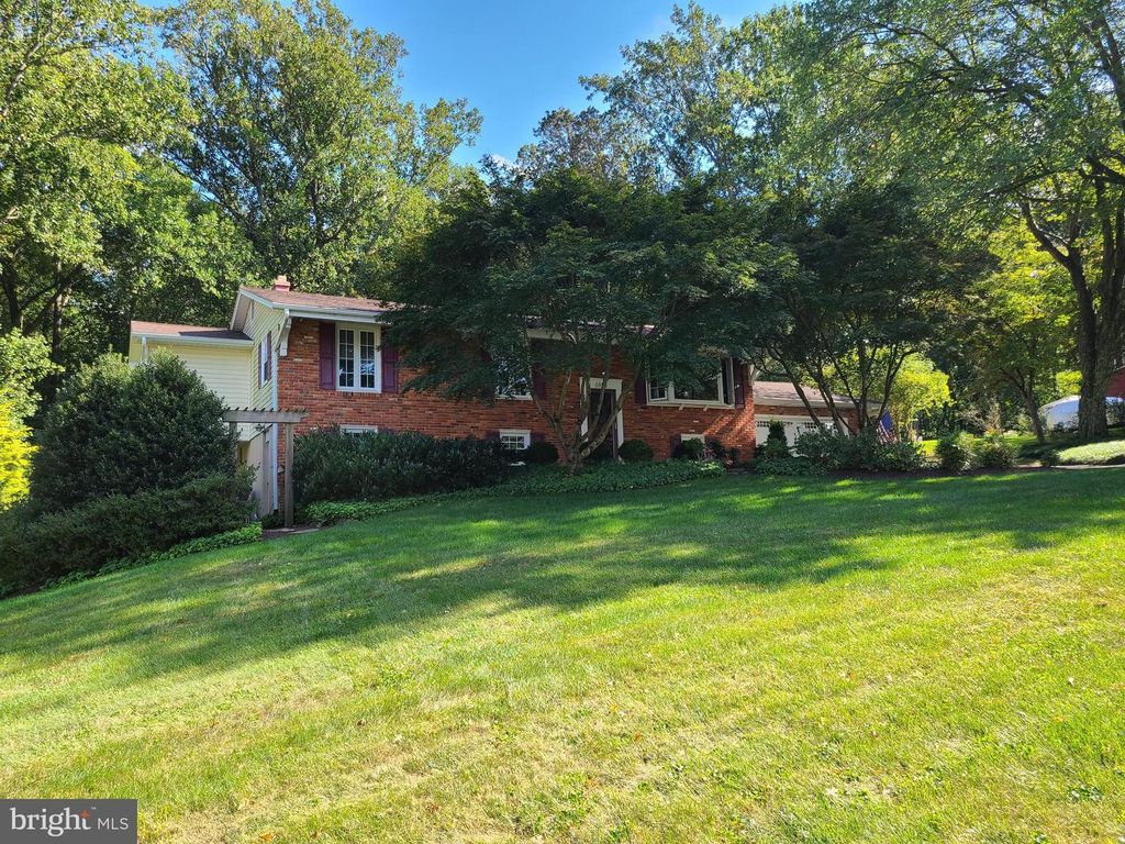 6820 AUTUMN VIEW DR, Sykesville, MD 21784