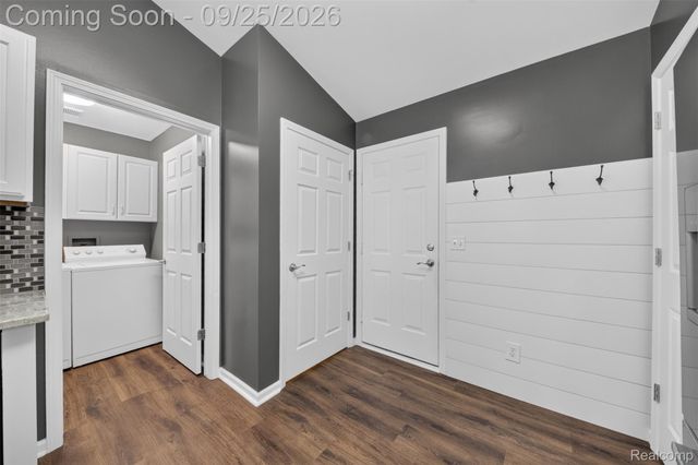 4240 Sherwood Circle, Canton Charter Township, MI 48188
