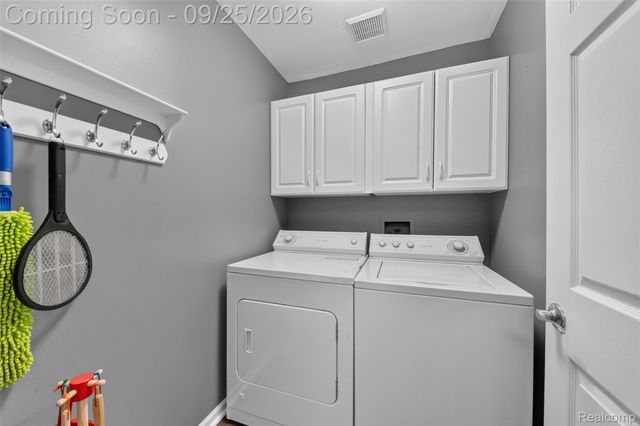 4240 Sherwood Circle, Canton Charter Township, MI 48188