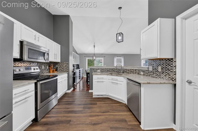 4240 Sherwood Circle, Canton Charter Township, MI 48188