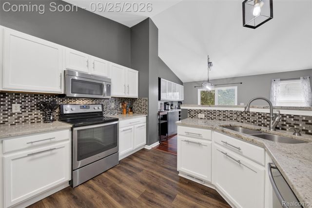 4240 Sherwood Circle, Canton Charter Township, MI 48188