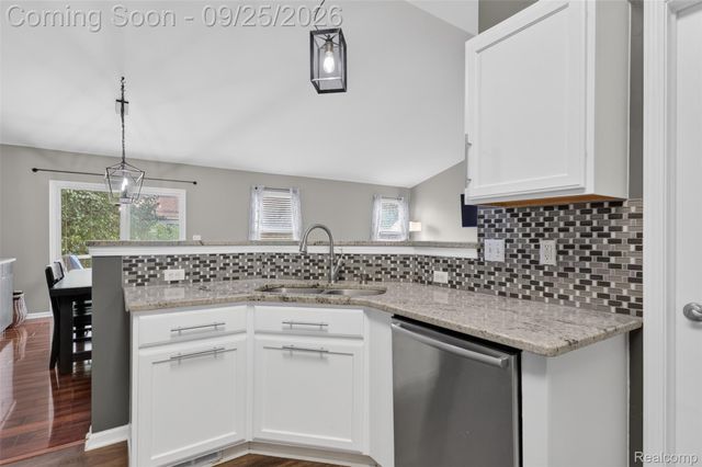 4240 Sherwood Circle, Canton Charter Township, MI 48188