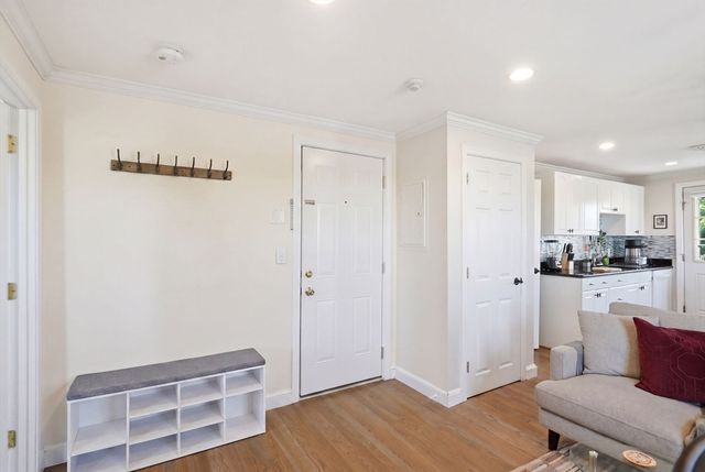 11 Columbia Rd 8, Wakefield, MA 01880