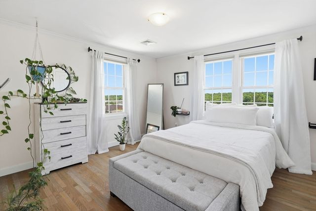11 Columbia Rd 8, Wakefield, MA 01880