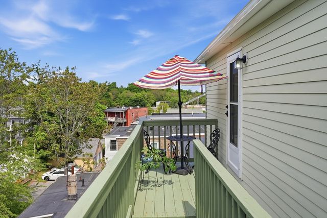 11 Columbia Rd 8, Wakefield, MA 01880