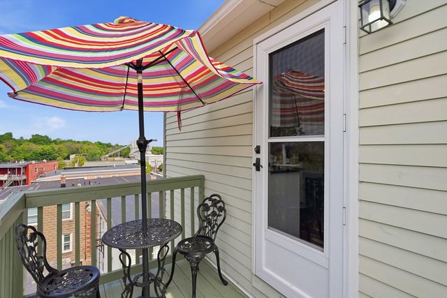 11 Columbia Rd 8, Wakefield, MA 01880