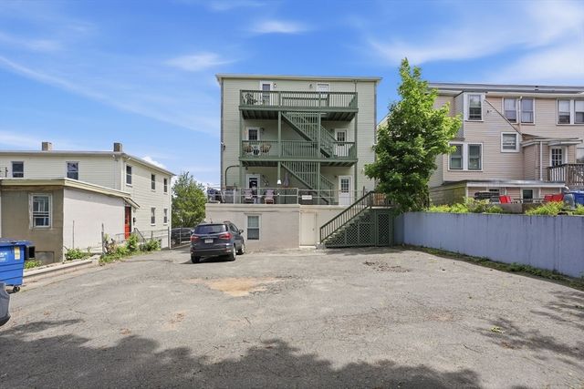11 Columbia Rd 8, Wakefield, MA 01880