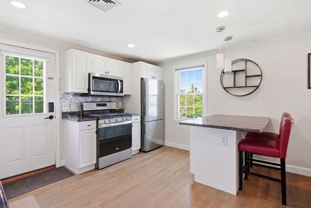 11 Columbia Rd 8, Wakefield, MA 01880