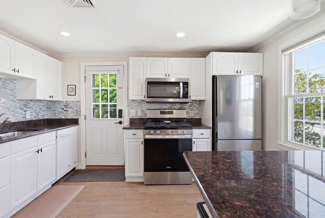 11 Columbia Rd 8, Wakefield, MA 01880