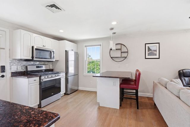 11 Columbia Rd 8, Wakefield, MA 01880