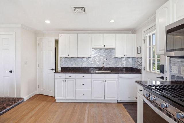 11 Columbia Rd 8, Wakefield, MA 01880