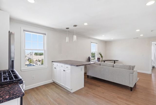 11 Columbia Rd 8, Wakefield, MA 01880